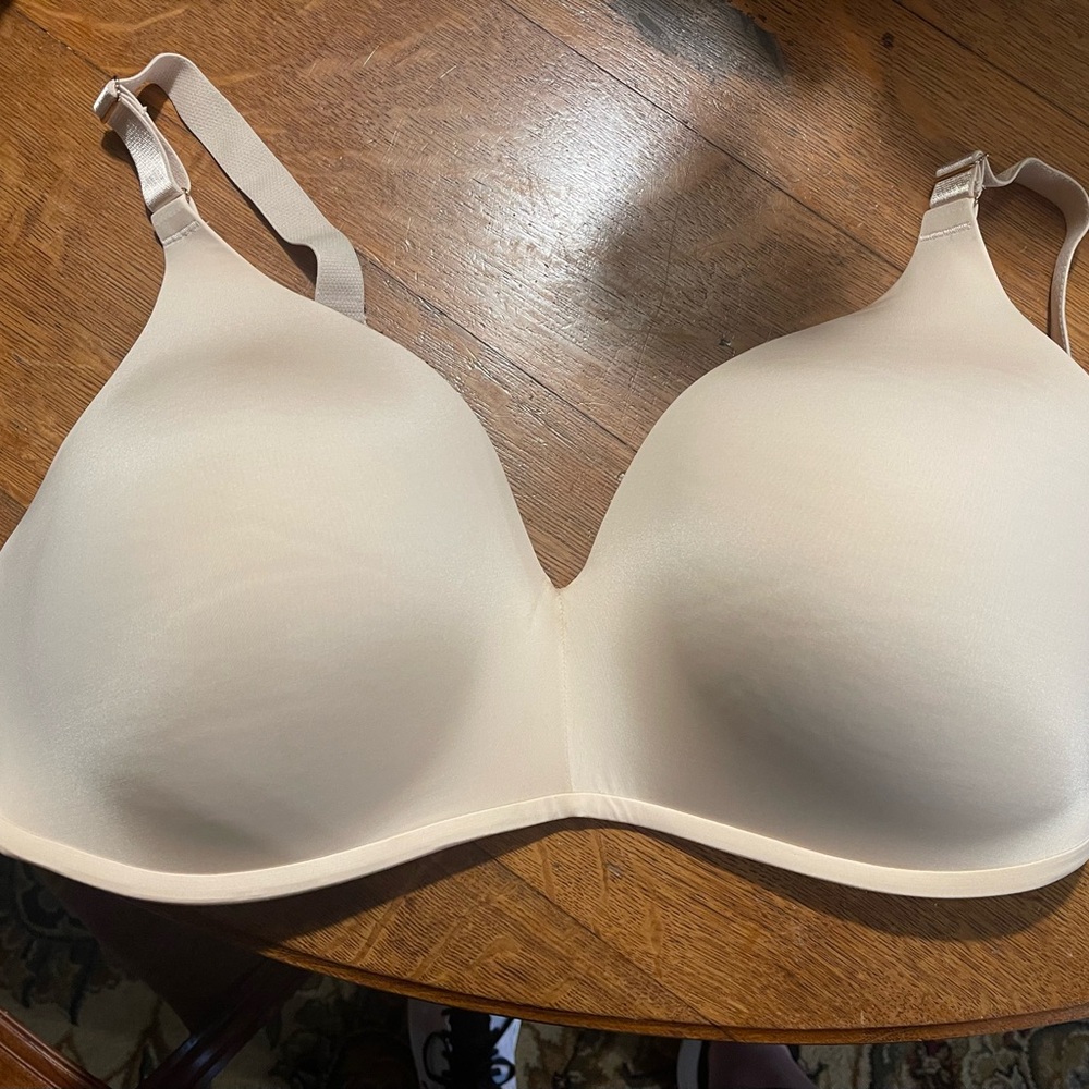 Soma Cream Vanishing Edge wirefree Bra Seamless Molded Cup